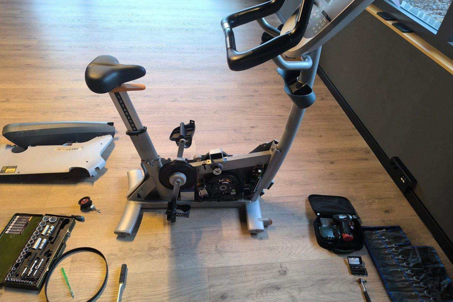 Fir de Service opgemaachen Ergometer mat Geschir dernieft